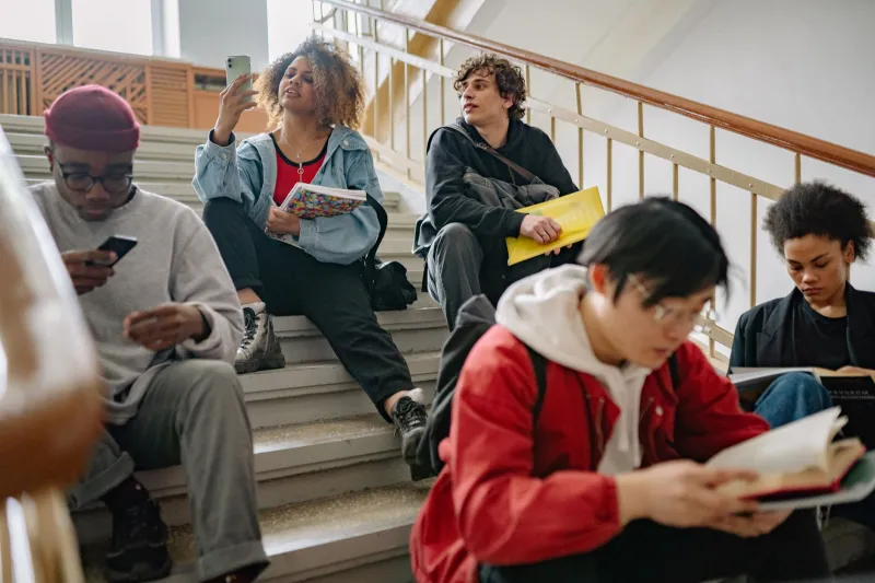 Études supérieures en France : gratuit en apparence, ruineux en réalité pour ceux qui ne peuvent pas se le permettre